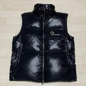 Moncler Banker Logo Quilted Glossy Shell Down Gilet Black Puffer Autunitic